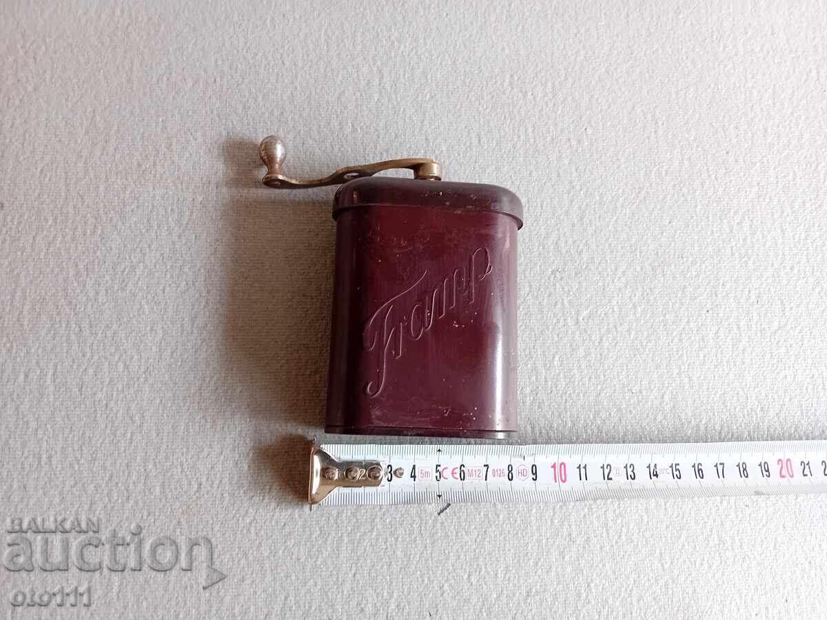 Auction OLD BAKELITE COFFEE GRINDER TRAMP Auction OLD BAKELITE COFFEE GRINDER TRAMP