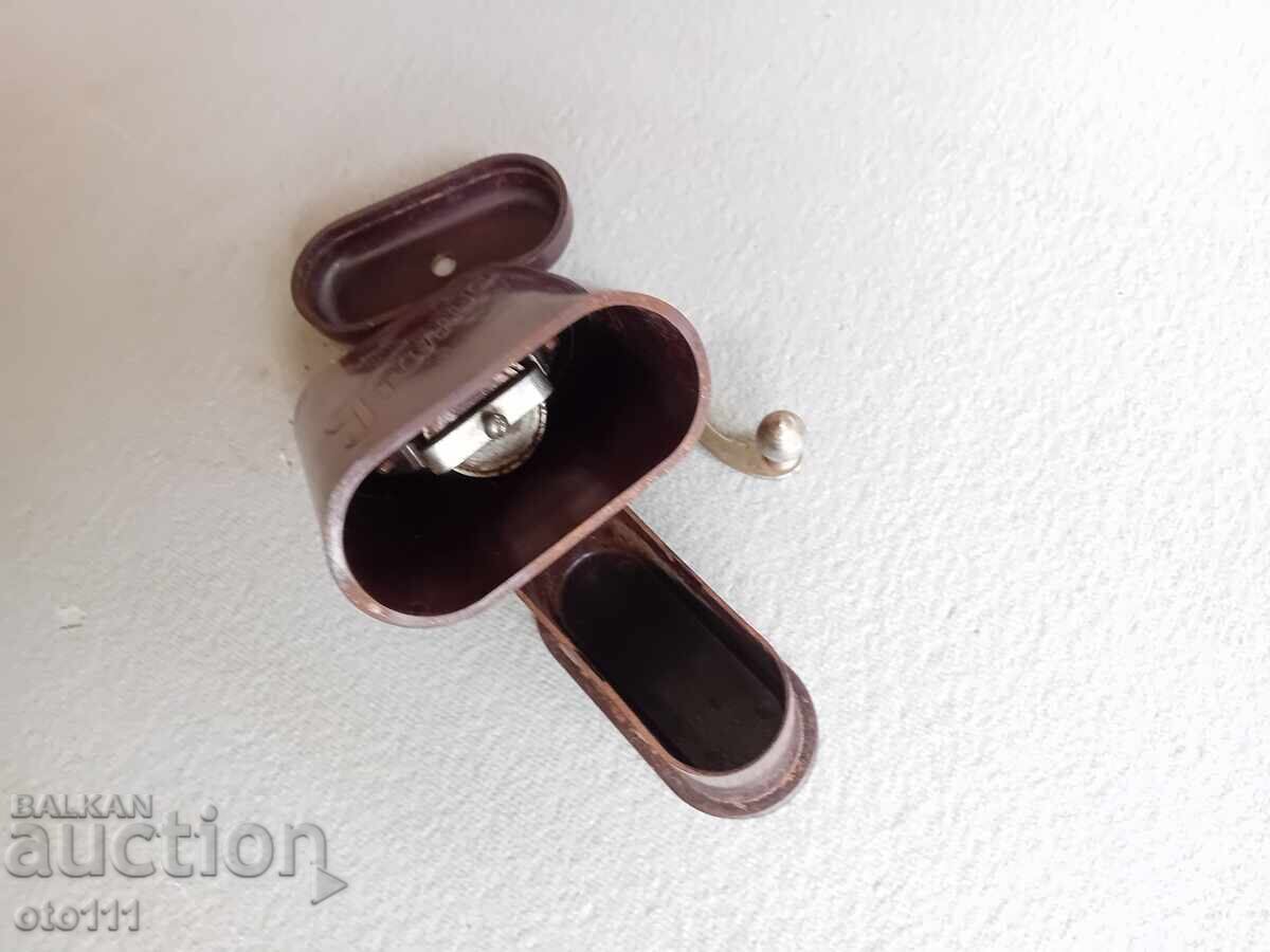 OLD BAKELITE COFFEE GRINDER TRAMP - 6 OLD BAKELITE COFFEE GRINDER TRAMP - 6