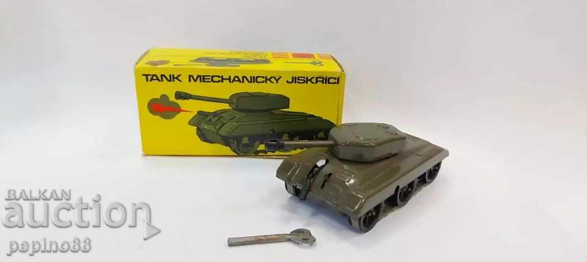 Παλιό Τσέχικο Στρατιωτικό Παιχνίδι Τανκ με Κλειδί με τιμή 180.00 BGN | € 92.03