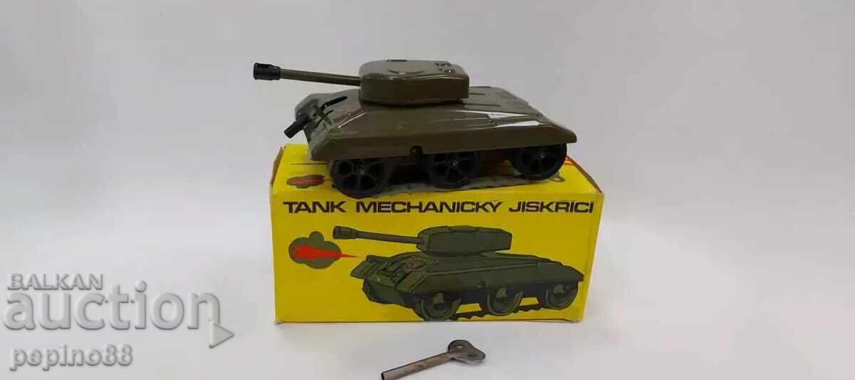 Παράδοση Παλιό Τσέχικο Στρατιωτικό Παιχνίδι Τανκ με Κλειδί