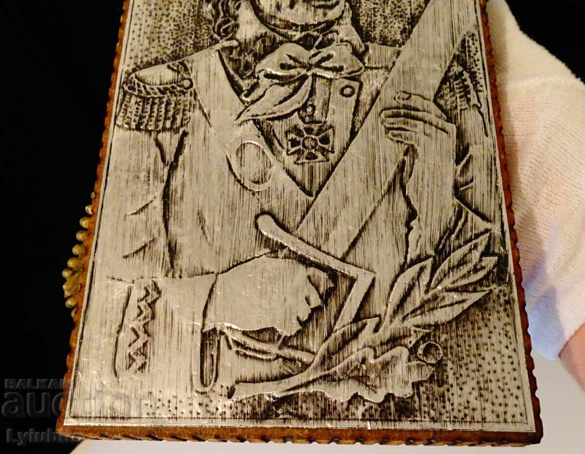 Licitație Cavaler Templier, panou argintat, tablou din alamă Licitație Cavaler Templier, panou argintat, tablou din alamă