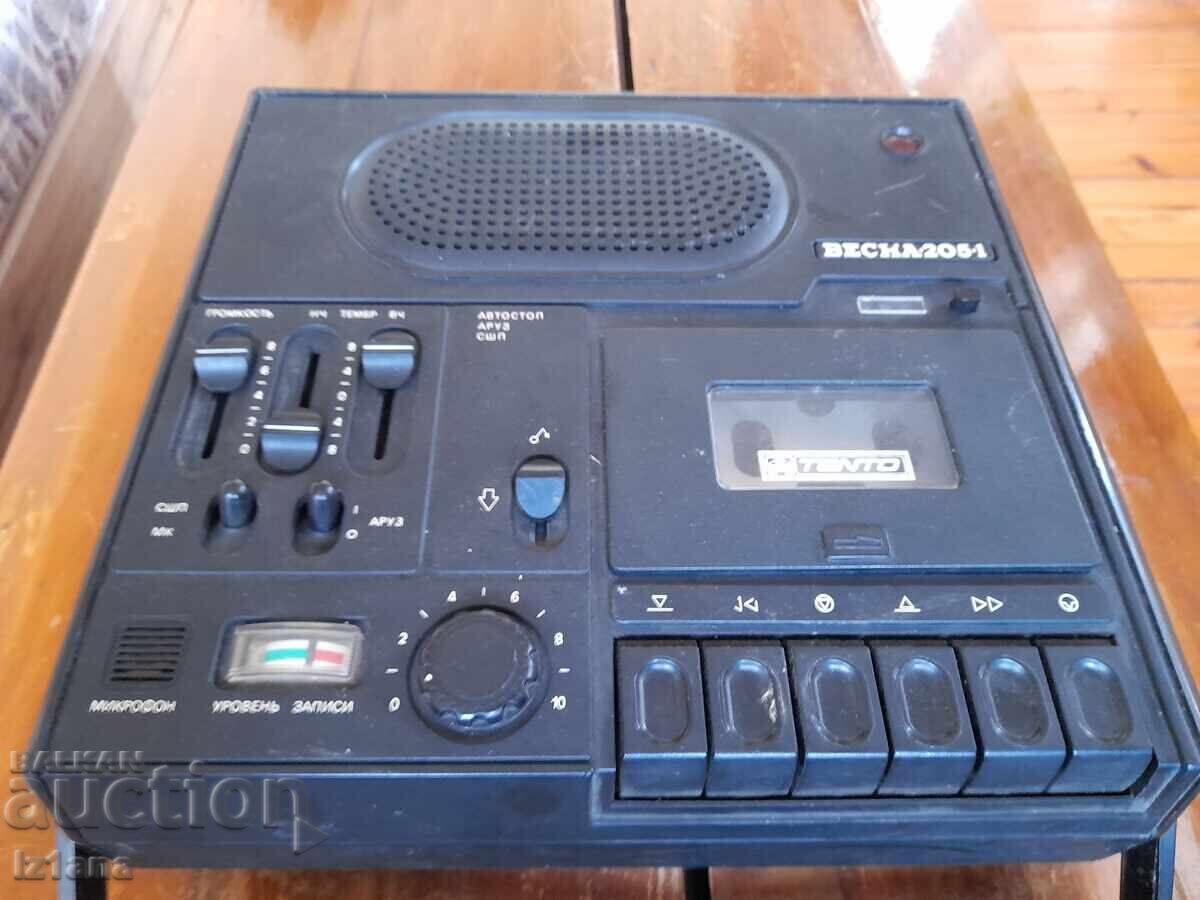 Old Cassette Player Vesna 205 1 with price 100.00 BGN | € 51.13 Old Cassette Player Vesna 205 1 with price 100.00 BGN | € 51.13
