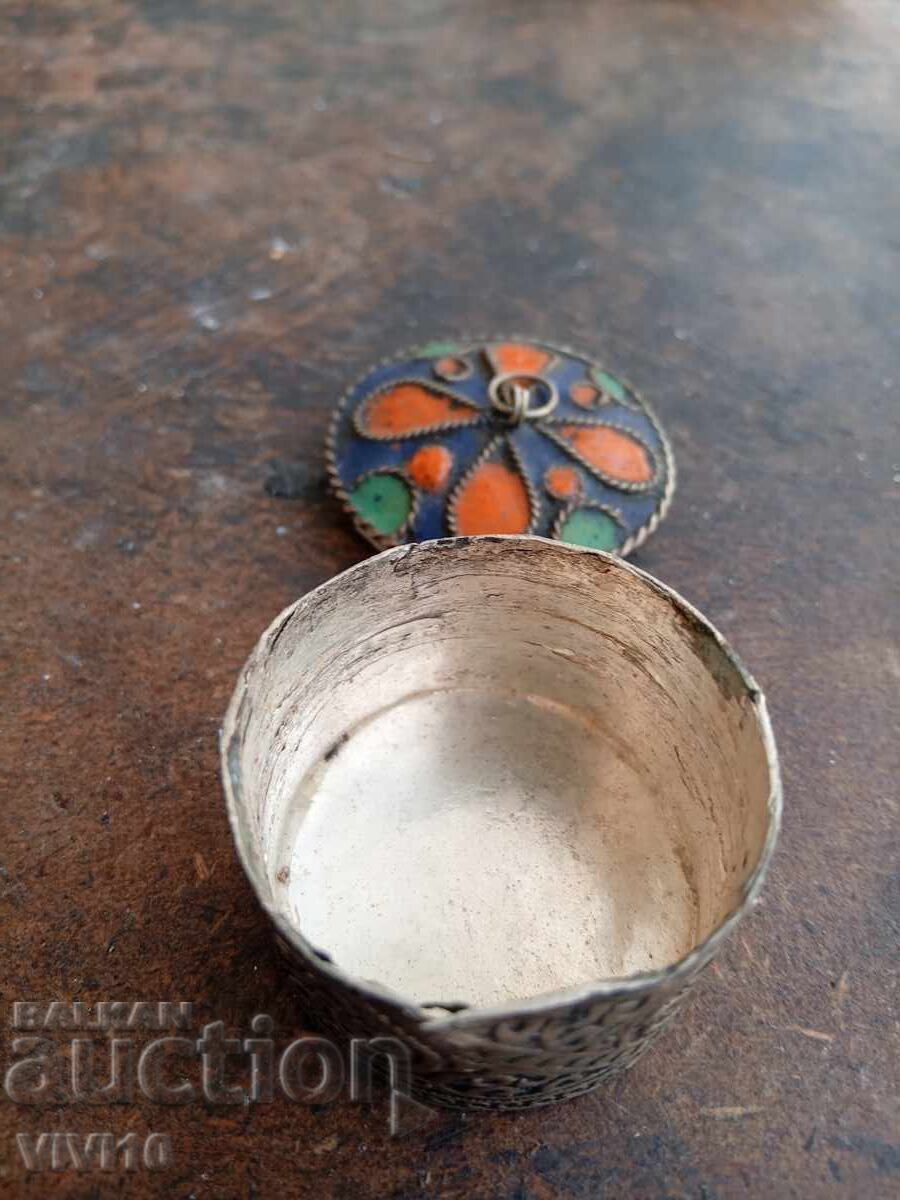 Antique jewelry box, enamel, silver-plated with price 70.00 BGN | € 35.79 Antique jewelry box, enamel, silver-plated with price 70.00 BGN | € 35.79