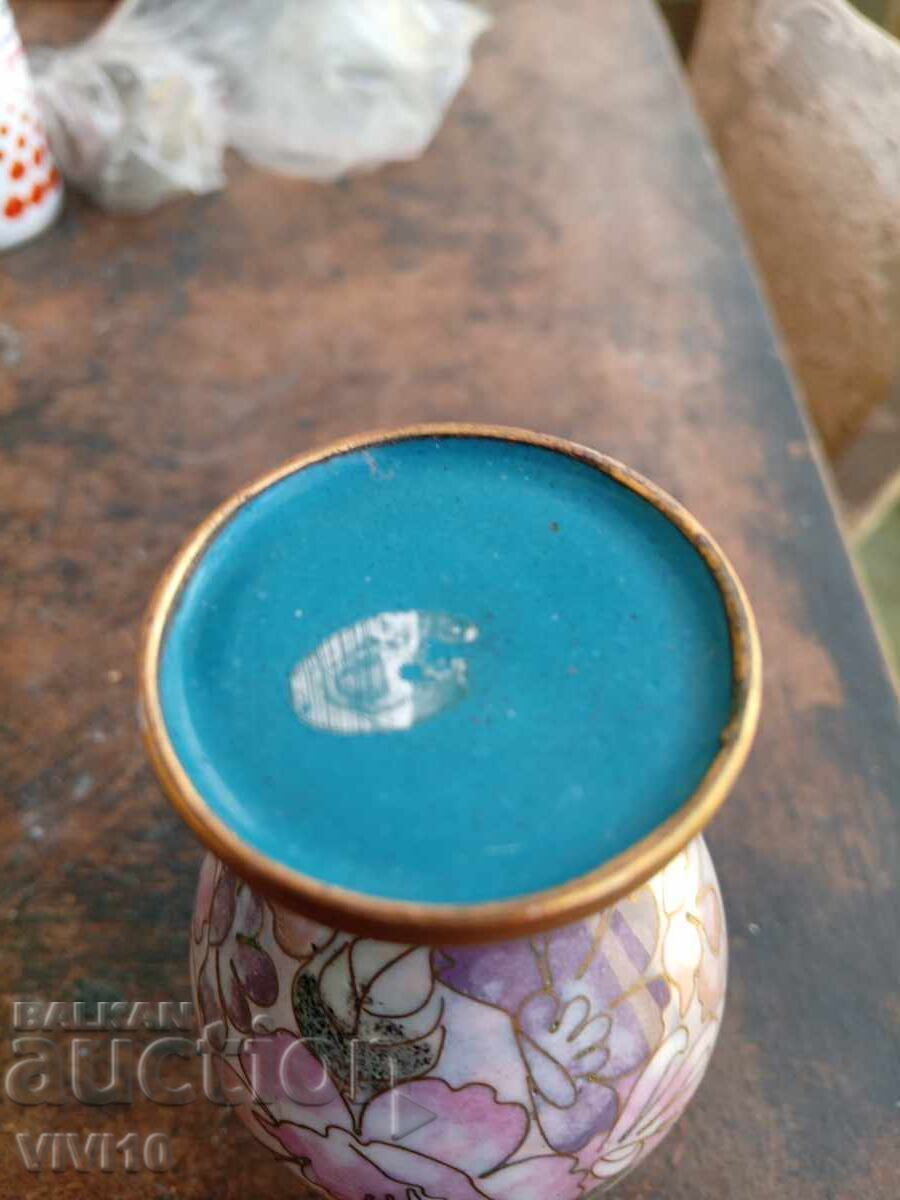 Auction Antique enameled vase, cloisonné Auction Antique enameled vase, cloisonné