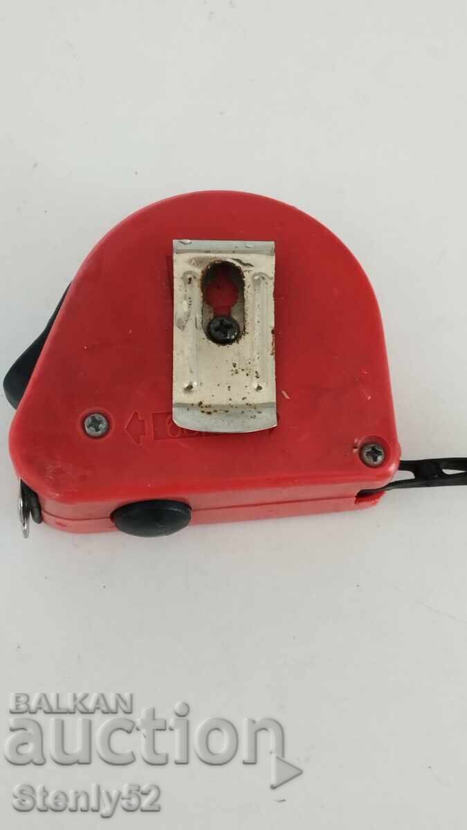 Ruletă cu clemă pentru curea 3 metri - 4 lei cu preț 4.00 BGN | € 2.05 Ruletă cu clemă pentru curea 3 metri - 4 lei cu preț 4.00 BGN | € 2.05