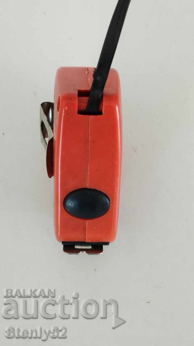 Livrarea Ruletă cu clemă pentru curea 3 metri - 4 lei Livrarea Ruletă cu clemă pentru curea 3 metri - 4 lei