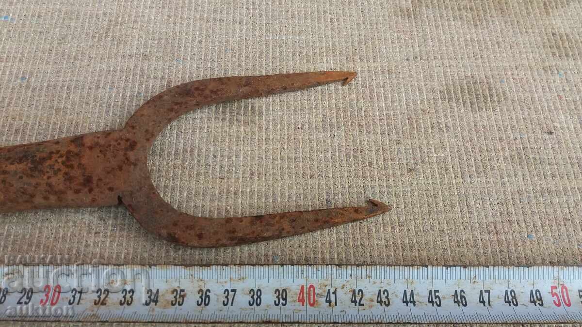 VECHI UNELTĂ DE PESCUIT - CÂRLIG cu preț 6.99 BGN | € 3.57