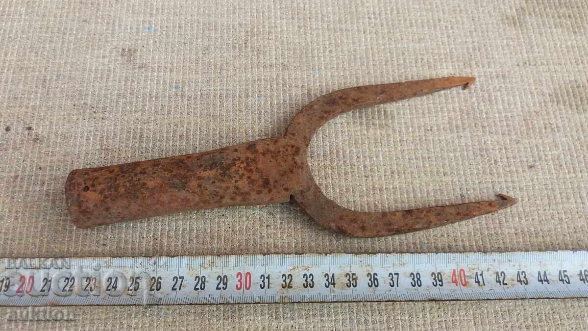 VECHI UNELTĂ DE PESCUIT - CÂRLIG