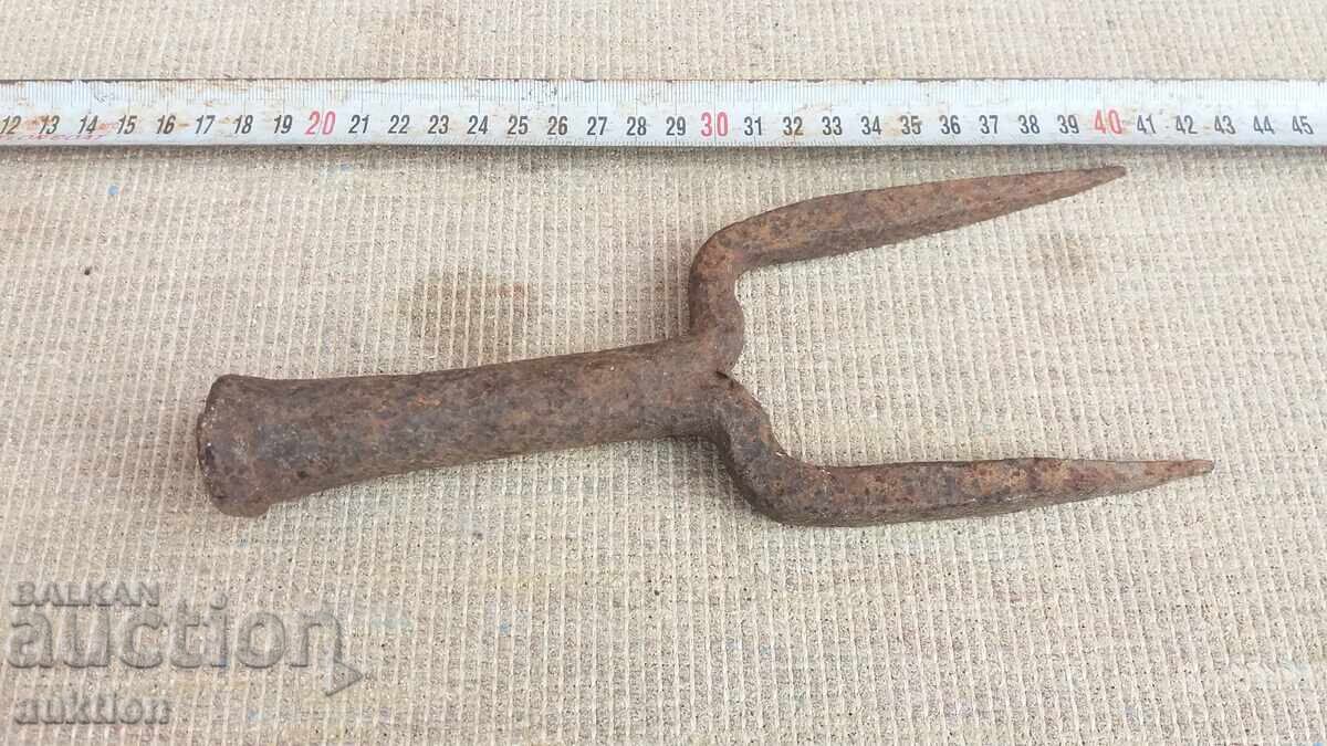 MASSIVE FORGED MOVABLE ANVIL with price 9.99 BGN | € 5.11 MASSIVE FORGED MOVABLE ANVIL with price 9.99 BGN | € 5.11