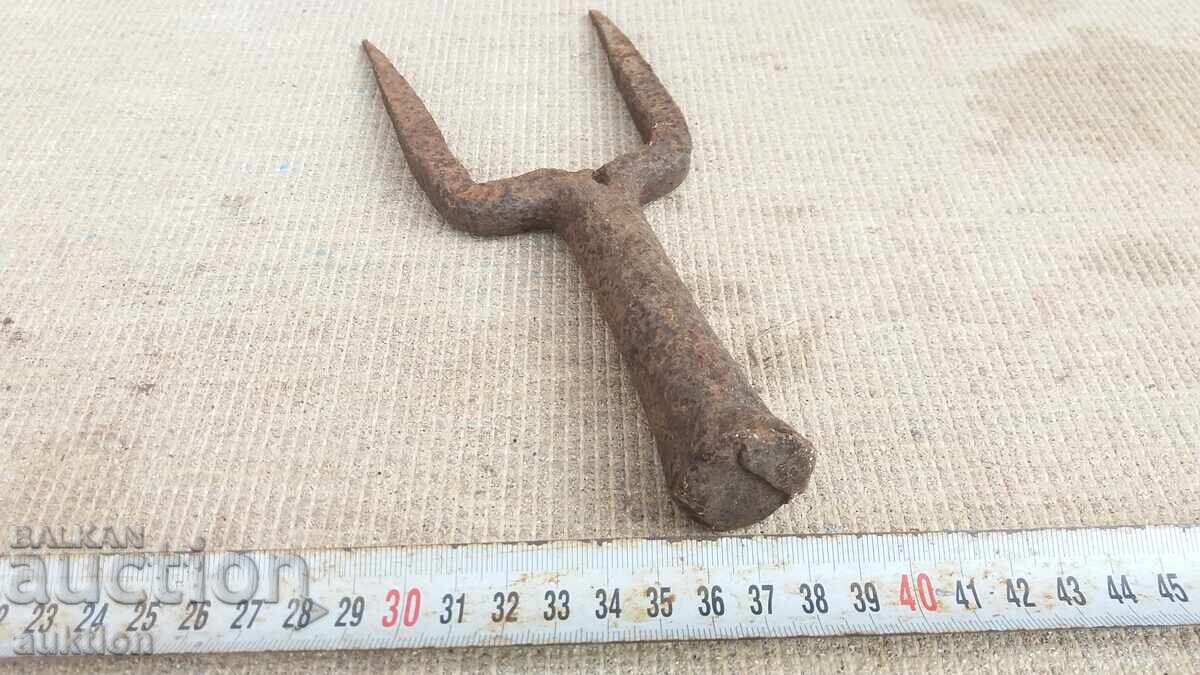 MASSIVE FORGED MOVABLE ANVIL - 5 MASSIVE FORGED MOVABLE ANVIL - 5