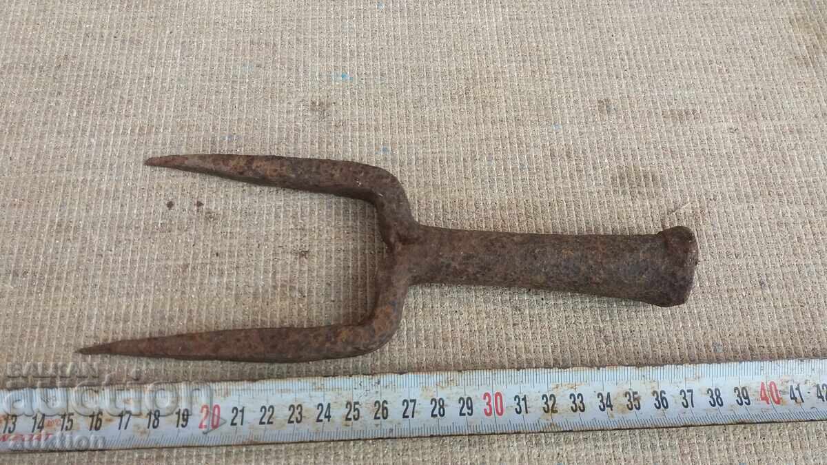 MASSIVE FORGED MOVABLE ANVIL - 6 MASSIVE FORGED MOVABLE ANVIL - 6