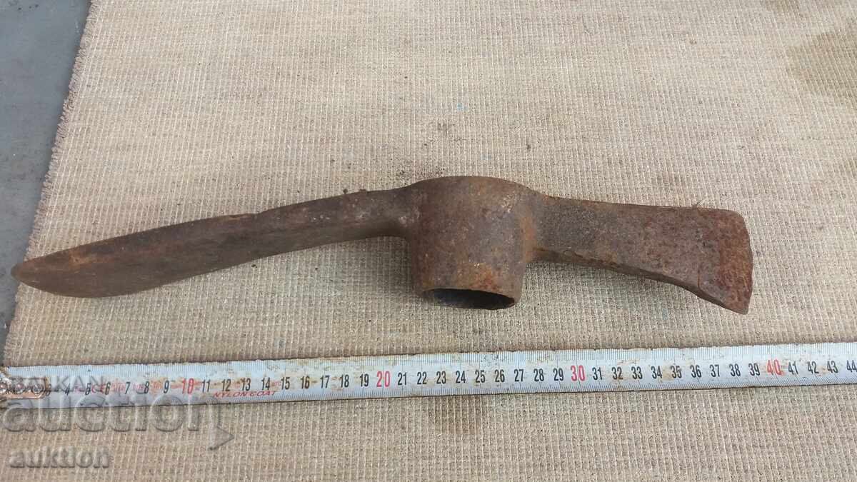 Παράδοση Σφυρήλατο Τσεκούρι - Πιόλα