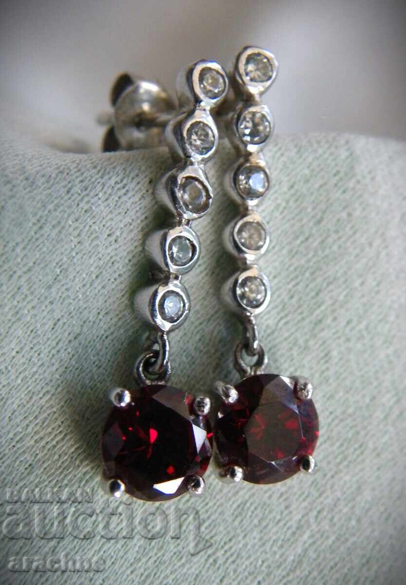 Cercei din argint rusesc cu rubelit și fianit cu preț 90.00 BGN | € 46.02 Cercei din argint rusesc cu rubelit și fianit cu preț 90.00 BGN | € 46.02