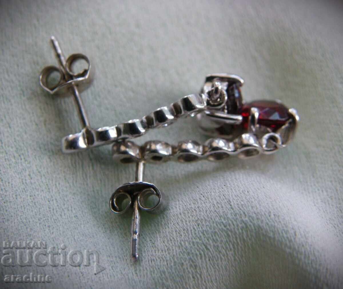 Παράδοση Ρωσικά ασημένια σκουλαρίκια με ρουμπελίτη και φιανίτες