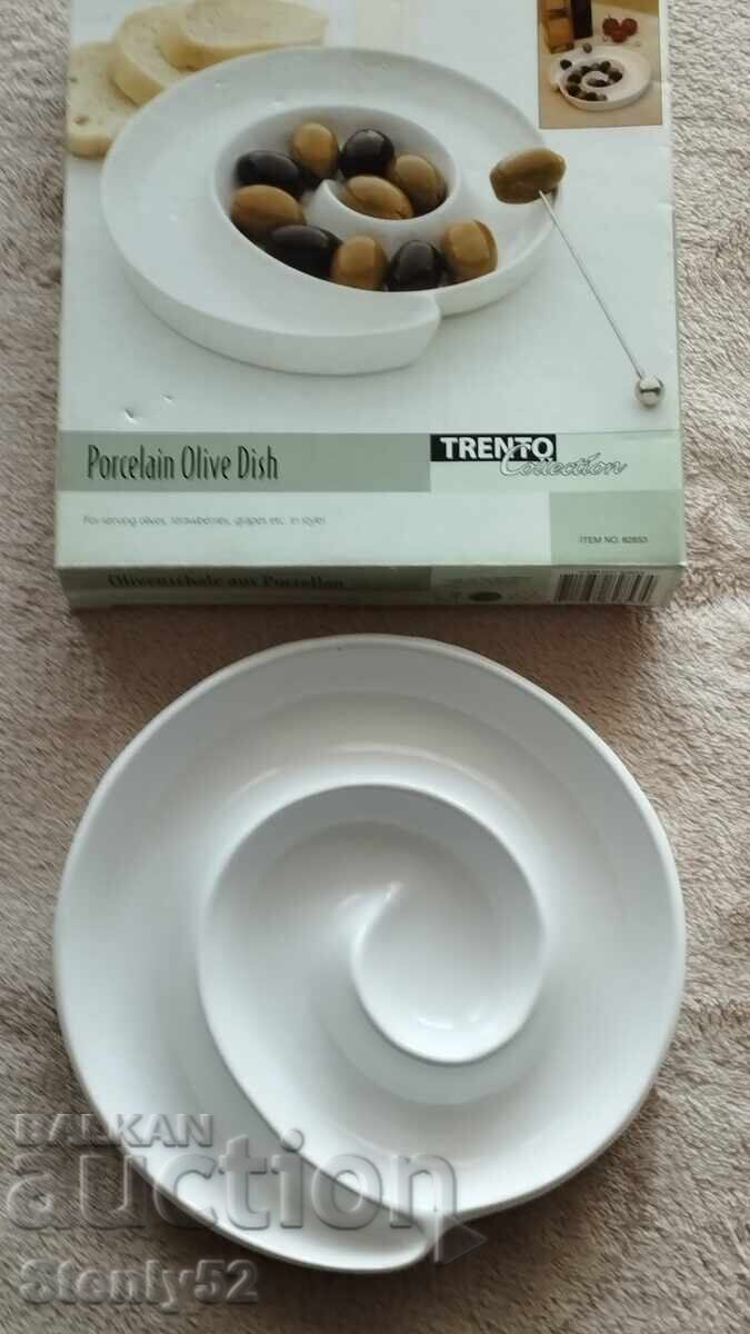 Порцеланова чиния за маслини. Порцеланова чиния за маслини.