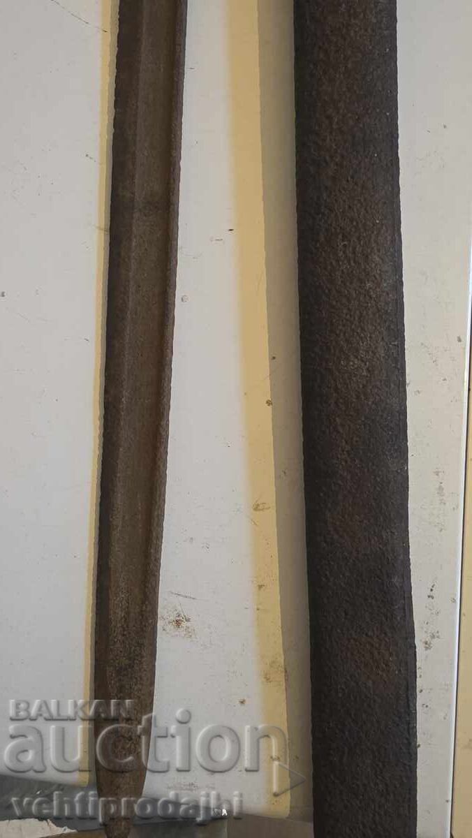 Παράδοση Θήκη μαχαιριού με μεταλλική θήκη Παράδοση Θήκη μαχαιριού με μεταλλική θήκη