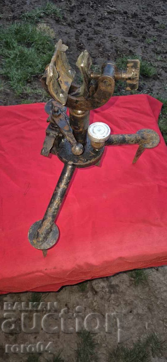 ТРИНОГА ЗА ПРОСТРЕЛВАНЕ НА ОРЪЖИЕ