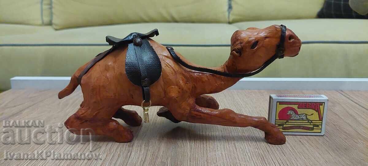 Leather-wrapped figurine for connoisseurs - 5