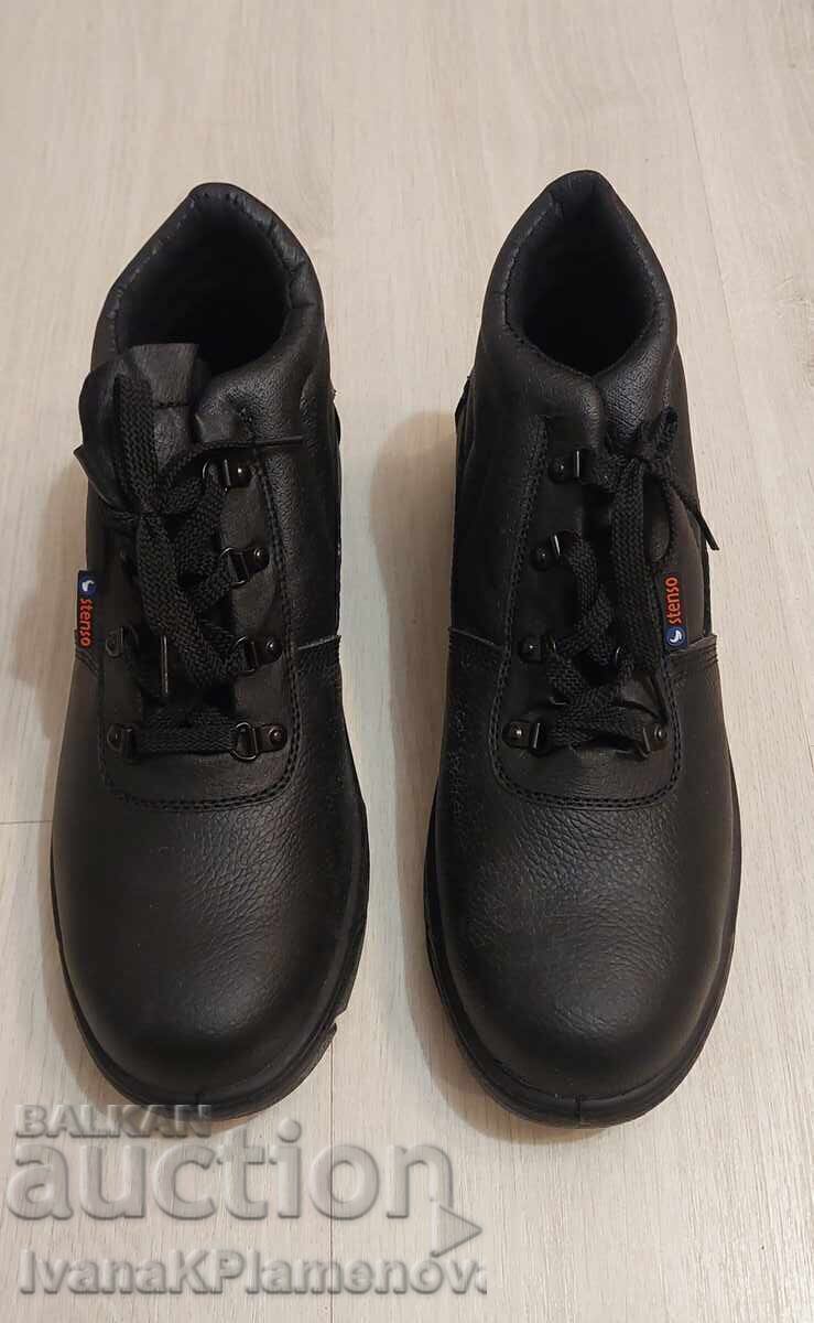 Licitație Pantofi noi pentru barbati marimea 46