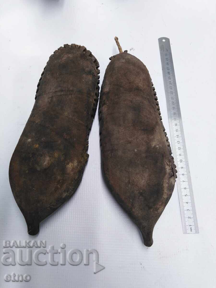 Δημοπρασία Αυθεντικά τσαρούχια από δέρμα μοσχαριού Δημοπρασία Αυθεντικά τσαρούχια από δέρμα μοσχαριού