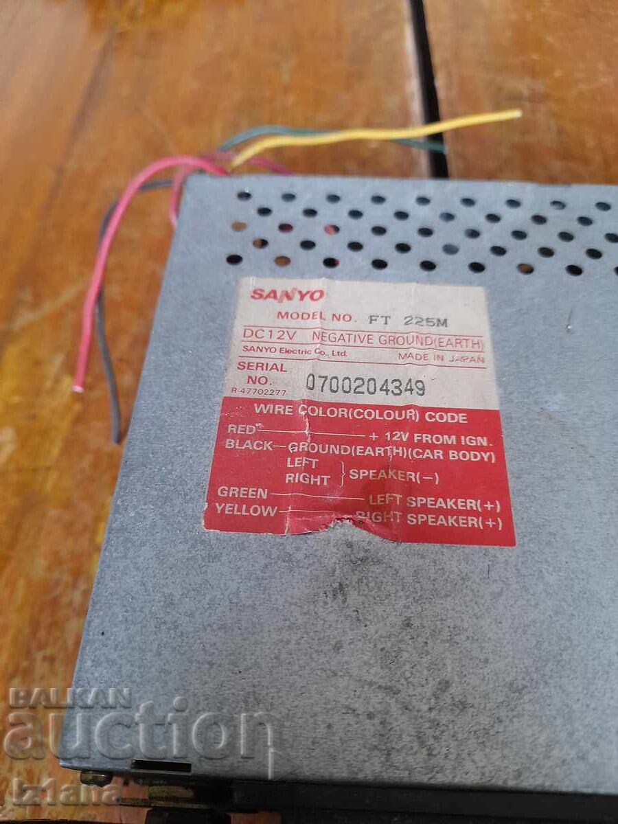 Delivery of Old car radio, radio cassette player SANYO Delivery of Old car radio, radio cassette player SANYO