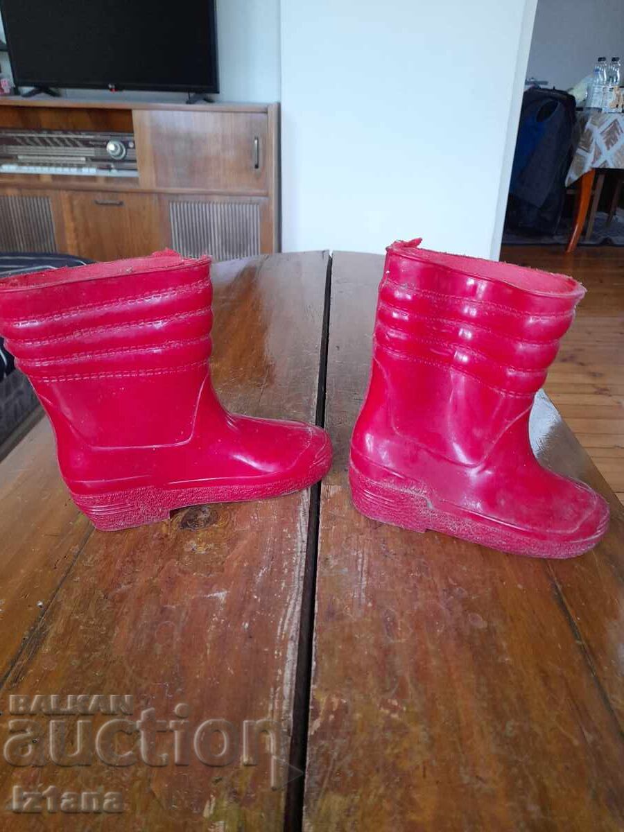 Стари детски ботуши с цена 27.00 лв. | € 13.80 Стари детски ботуши с цена 27.00 лв. | € 13.80