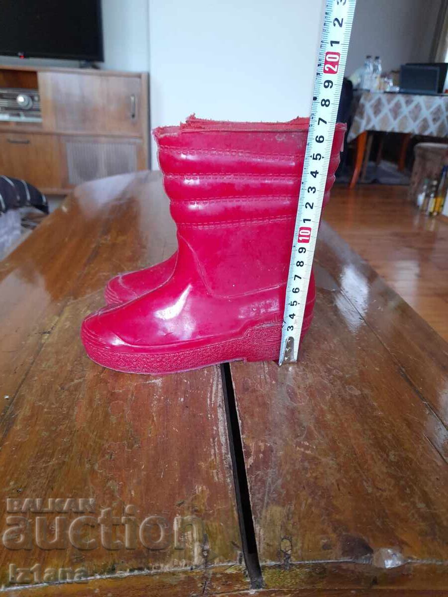 Доставка на Стари детски ботуши Доставка на Стари детски ботуши