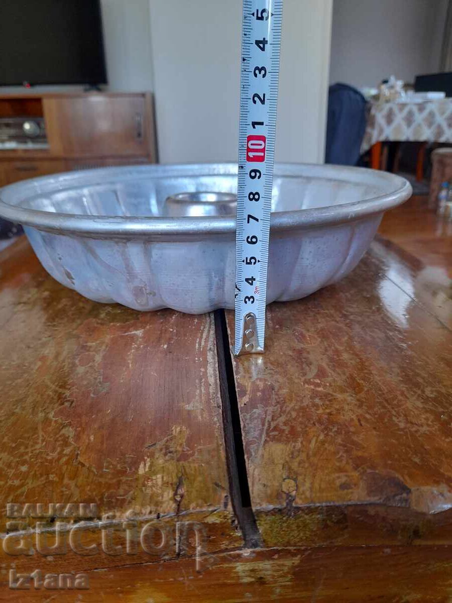 Old aluminum cake pan with price 42.00 BGN | € 21.47