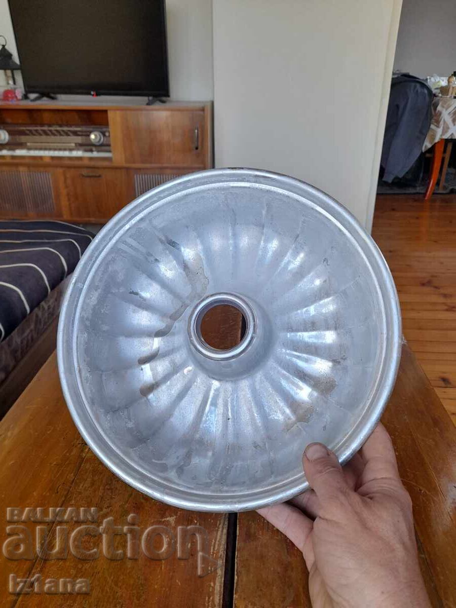 Delivery of Old aluminum cake pan