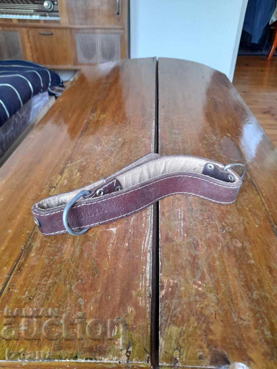 Lesă veche din piele pentru animale de companie Lesă veche din piele pentru animale de companie