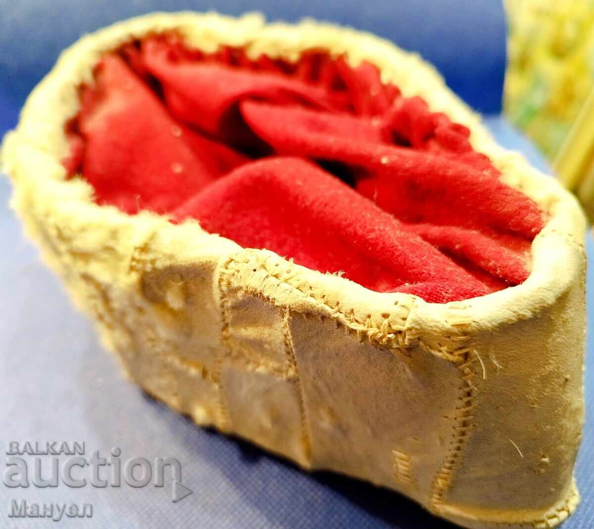 Auction Old kalpak of the "Yunak" Society, Kingdom of Bulgaria Auction Old kalpak of the "Yunak" Society, Kingdom of Bulgaria