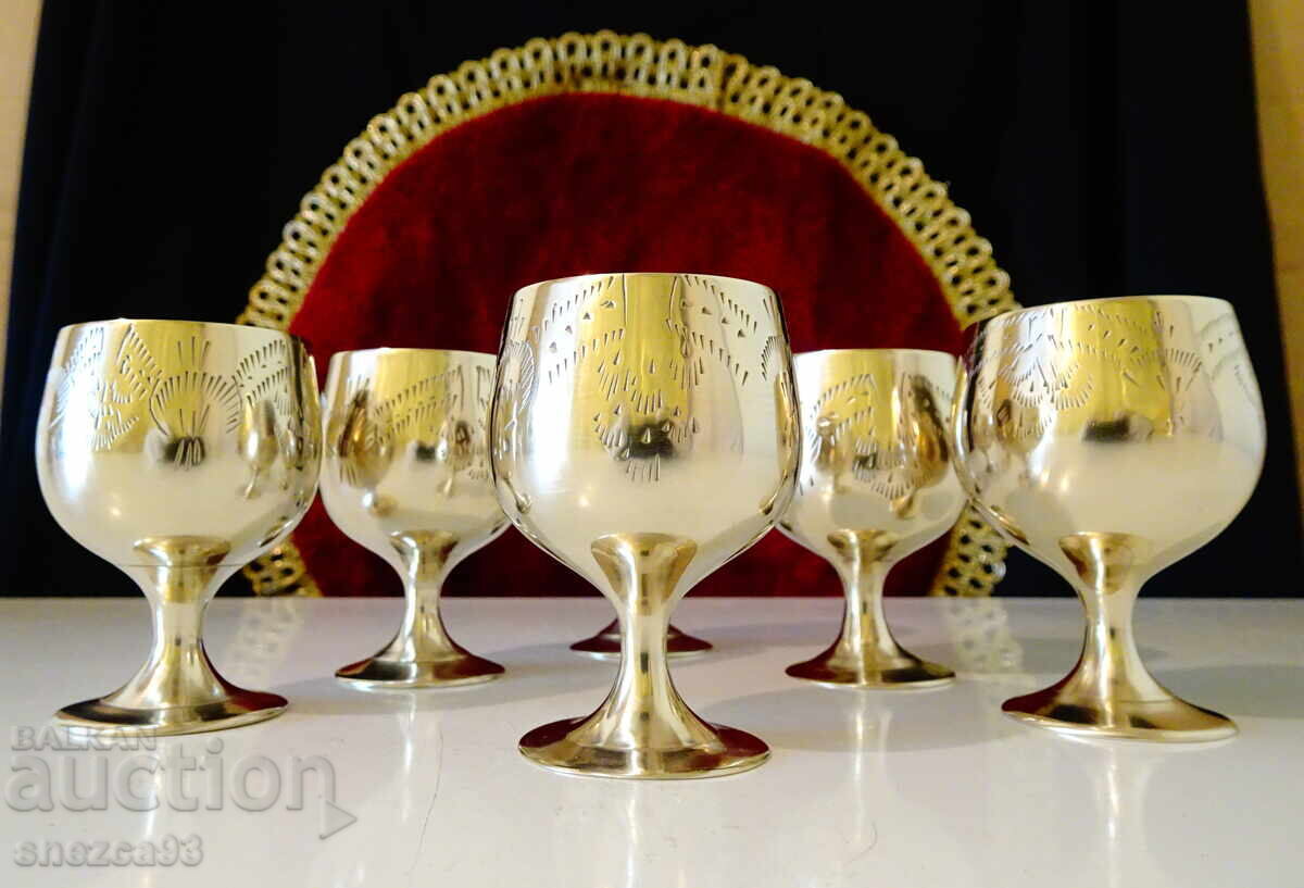 English bronze brandy glasses, 6 pieces with price 114.00 BGN | € 58.29 English bronze brandy glasses, 6 pieces with price 114.00 BGN | € 58.29