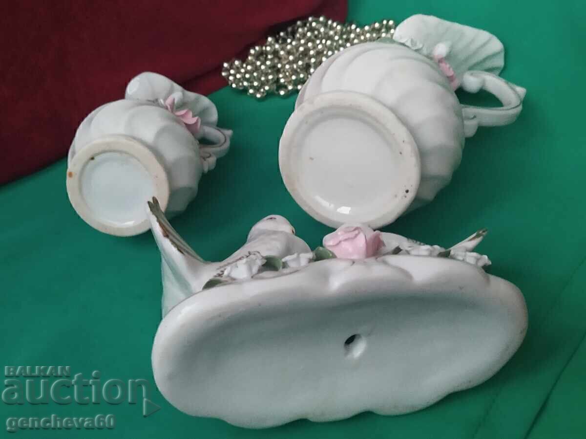 LOT DE PORȚELAN Două porumbei și vaze frumoase - 5 LOT DE PORȚELAN Două porumbei și vaze frumoase - 5