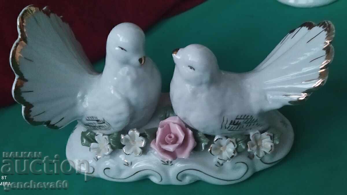 LOT DE PORȚELAN Două porumbei și vaze frumoase - 7 LOT DE PORȚELAN Două porumbei și vaze frumoase - 7