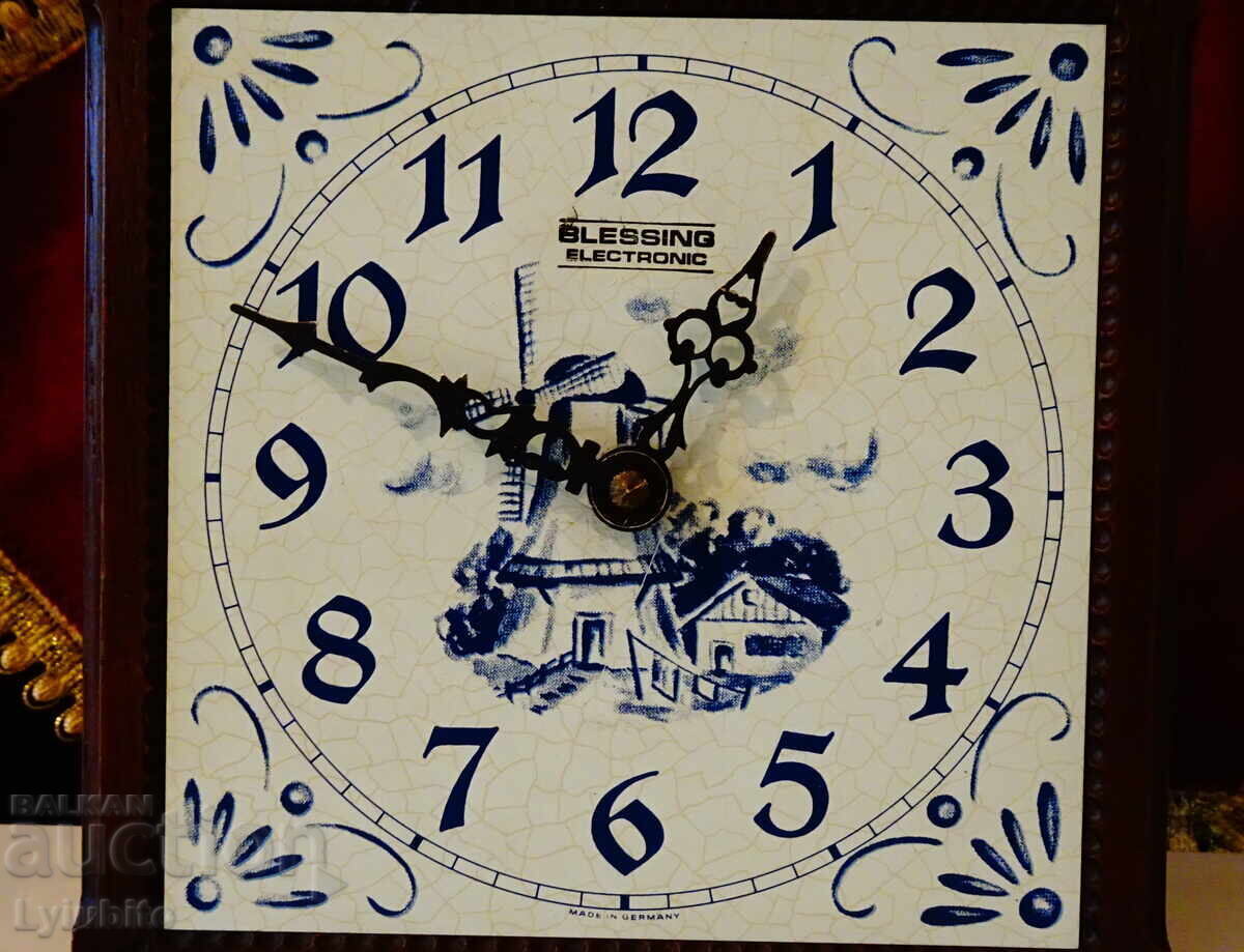 Ceas de perete german Blessing, pictat Delft cu preț 34.00 BGN | € 17.38 Ceas de perete german Blessing, pictat Delft cu preț 34.00 BGN | € 17.38