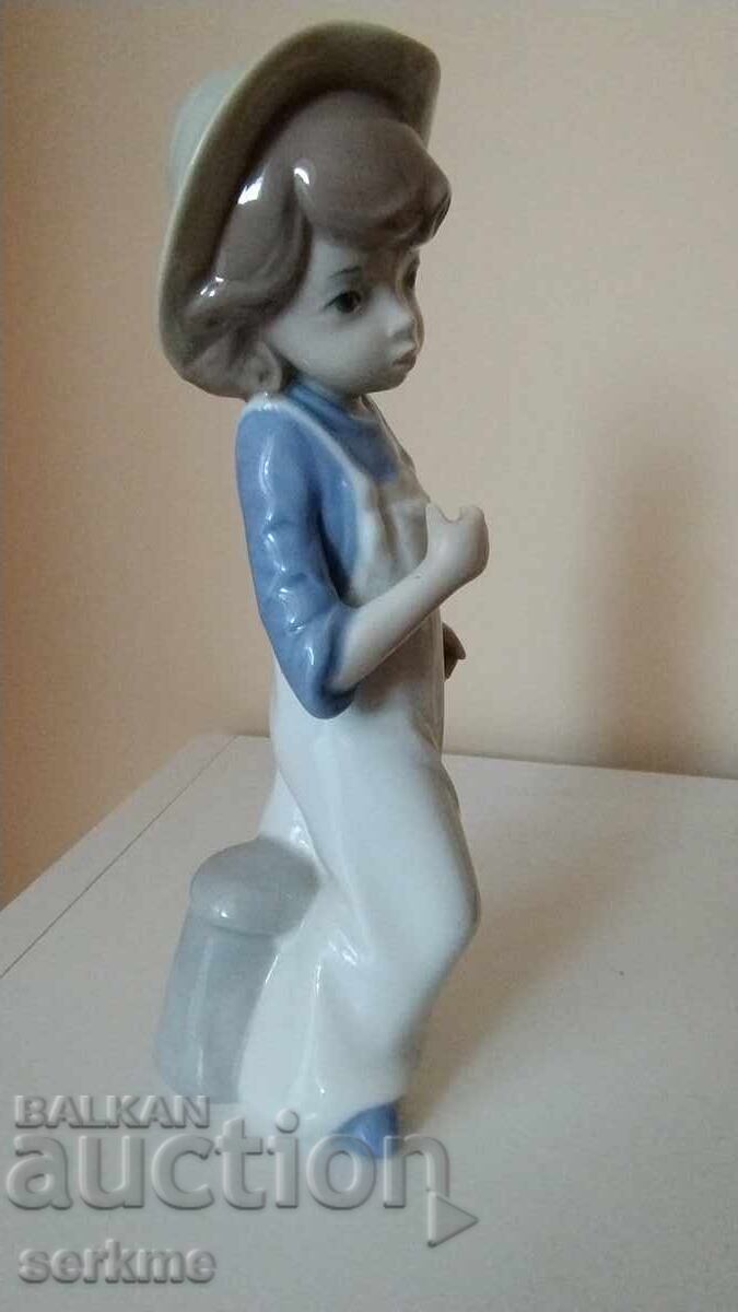Φιγούρα από πορσελάνη με τιμή 25.00 BGN | € 12.78