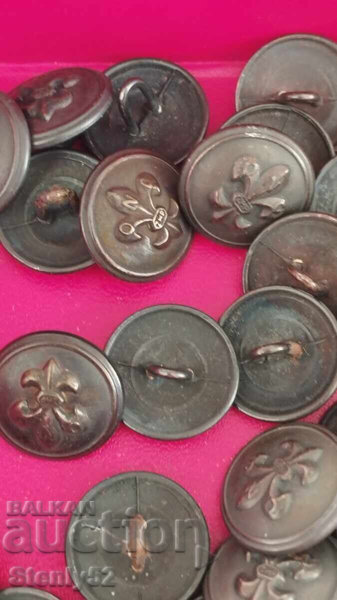 Λοτ 54 τμχ. μεταλλικά οξειδωμένα κουμπιά από στολή Λοτ 54 τμχ. μεταλλικά οξειδωμένα κουμπιά από στολή