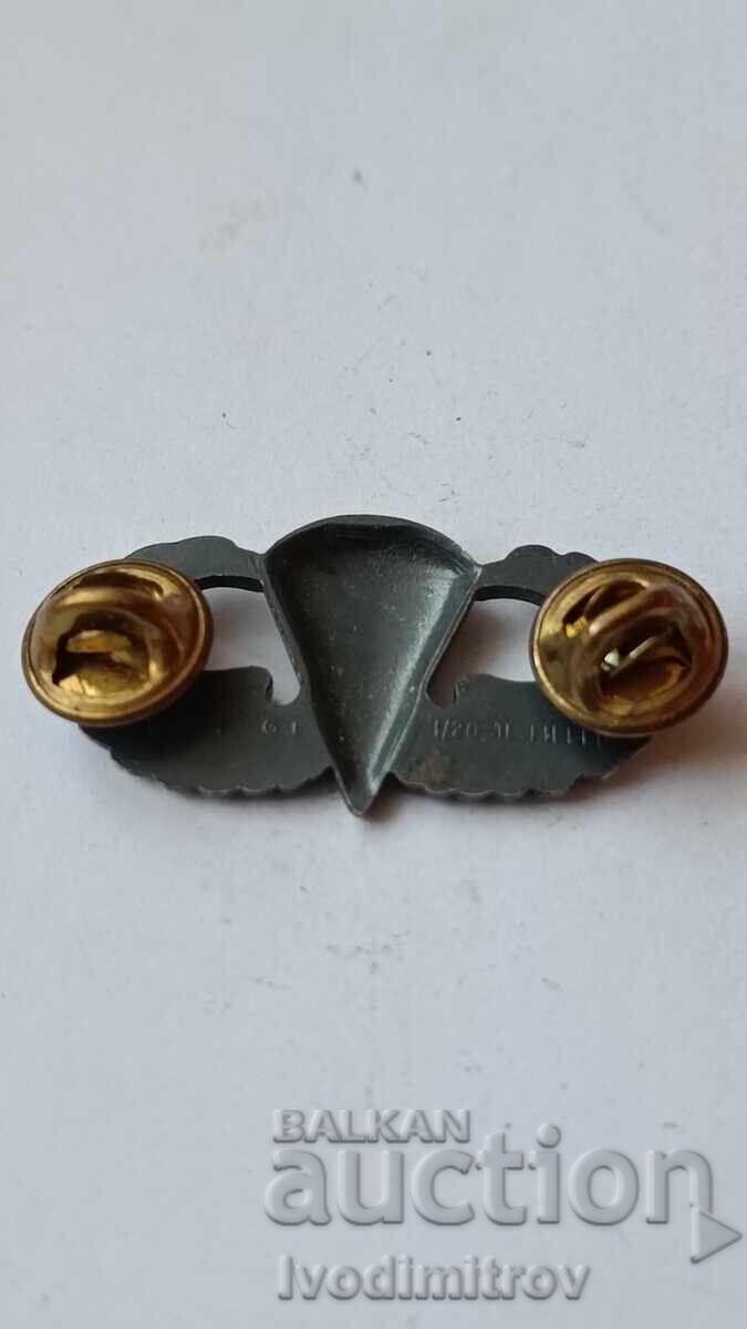 Значка Парашутизъм с цена 17.45 лв. | € 8.92