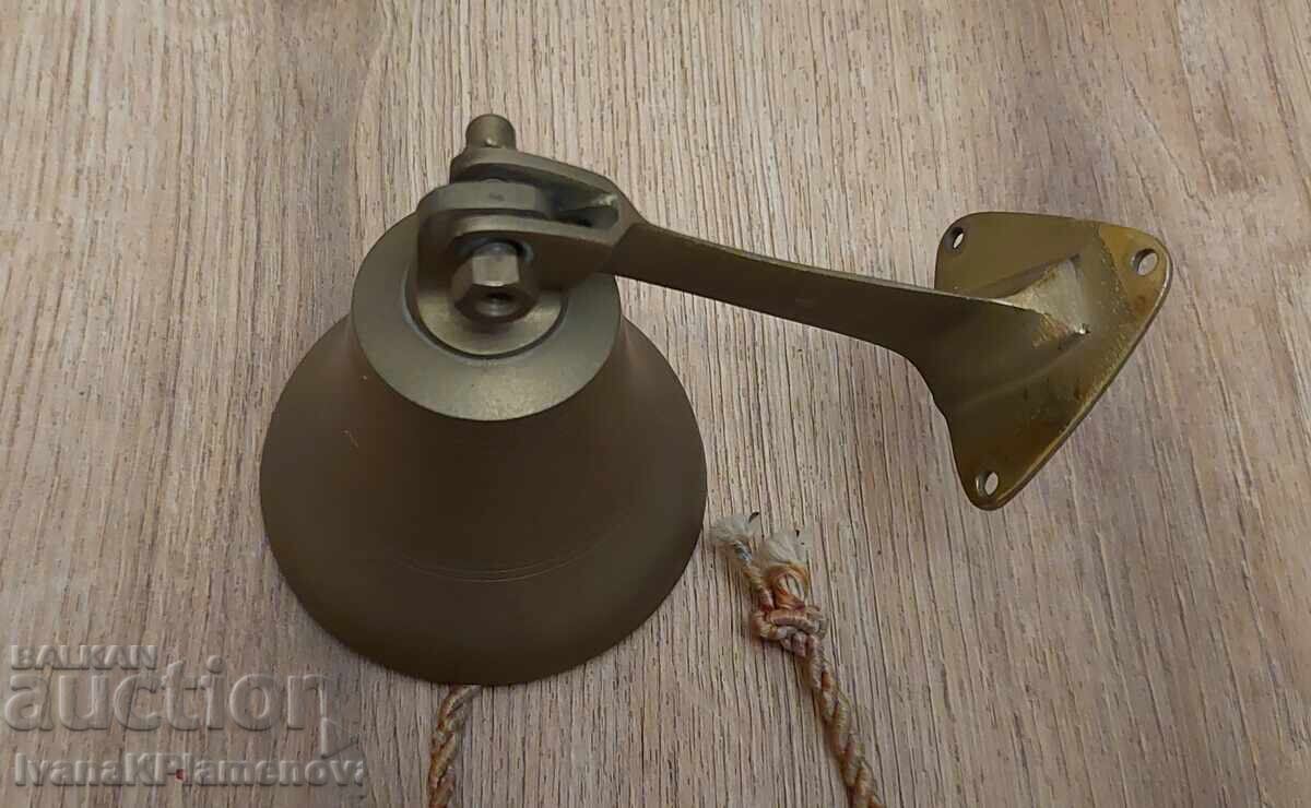 Licitație Clopot de bronz pentru cunoscători Licitație Clopot de bronz pentru cunoscători