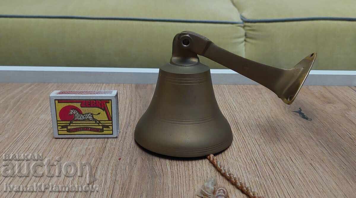 Clopot de bronz pentru cunoscători - 7 Clopot de bronz pentru cunoscători - 7