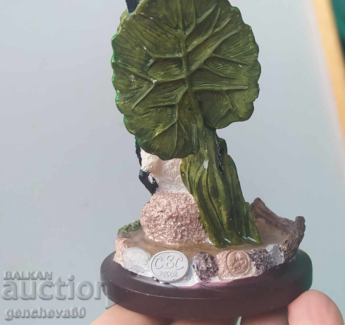 Delivery of Figure from the Country Birds Collection