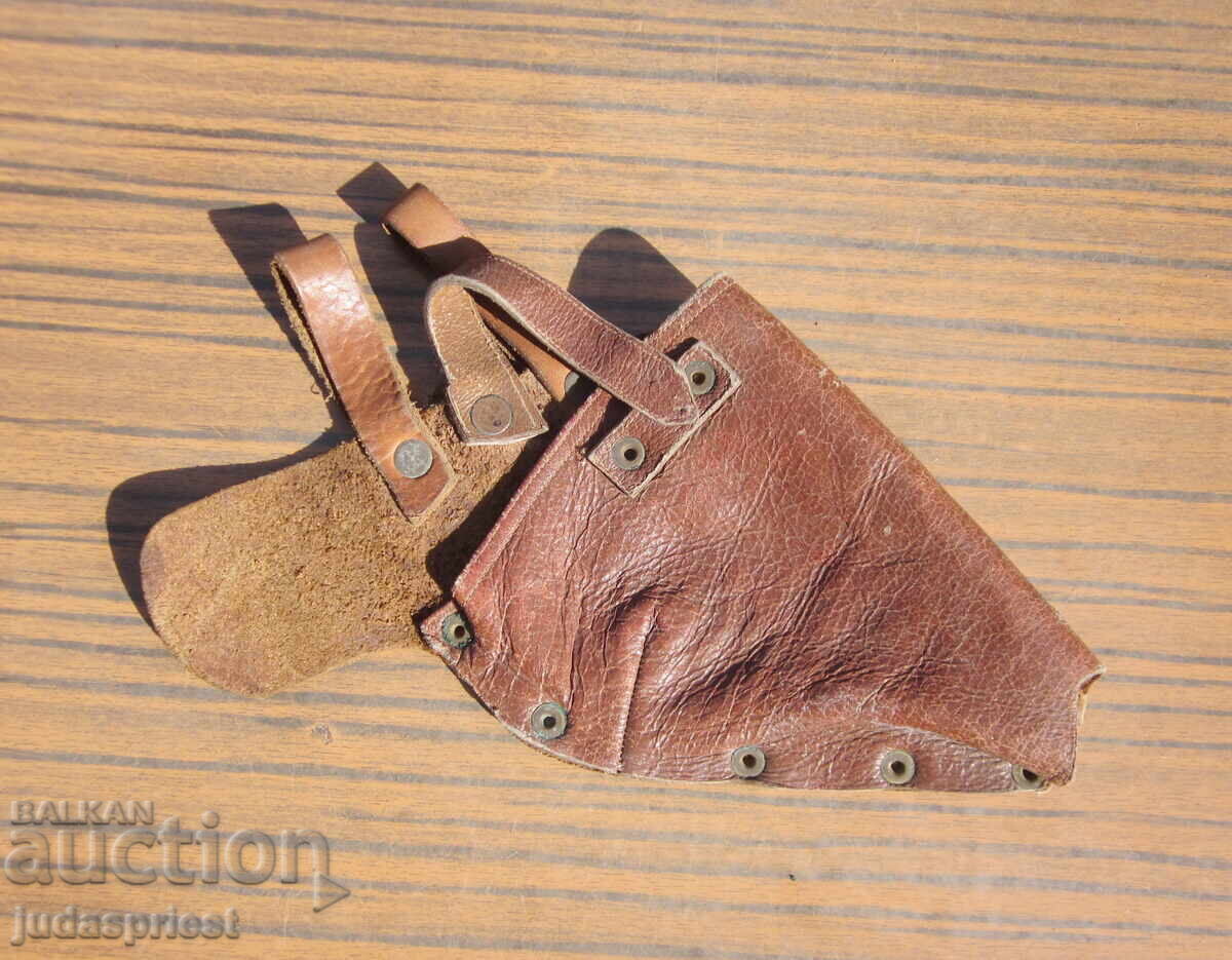 Παλιό δερμάτινο θήκη πιστολιού, έτους 1957 με τιμή 25.00 BGN | € 12.78 Παλιό δερμάτινο θήκη πιστολιού, έτους 1957 με τιμή 25.00 BGN | € 12.78