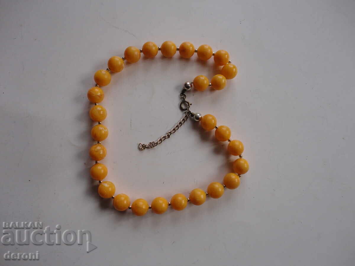 Auction Bakelite Necklace Auction Bakelite Necklace