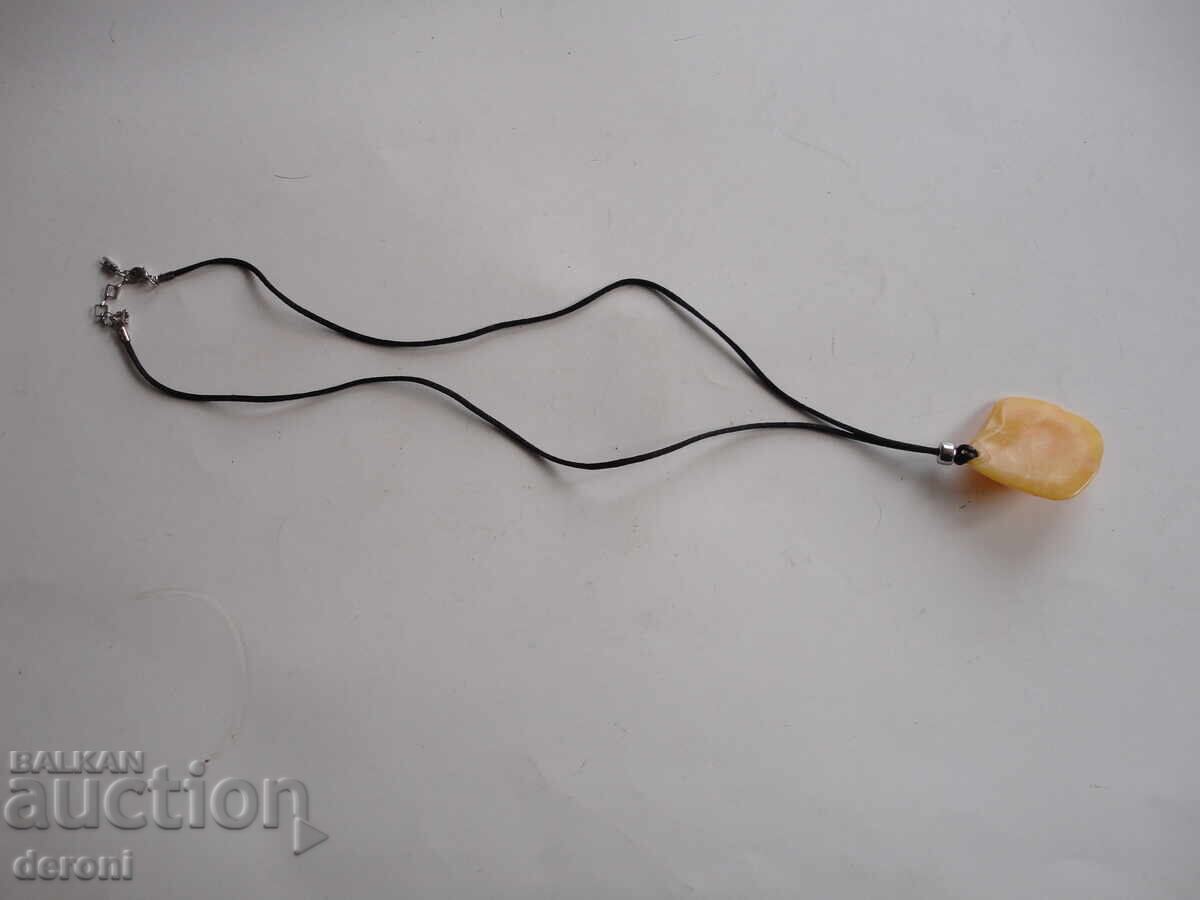 Auction Bakelite Amber Necklace Auction Bakelite Amber Necklace