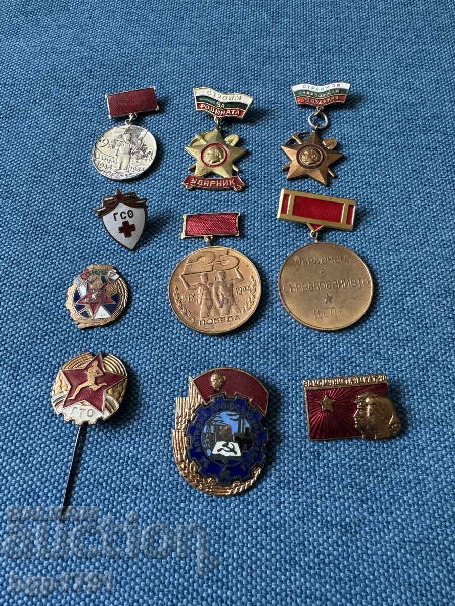 Lot de 10 insigne și medalii sociale Lot de 10 insigne și medalii sociale