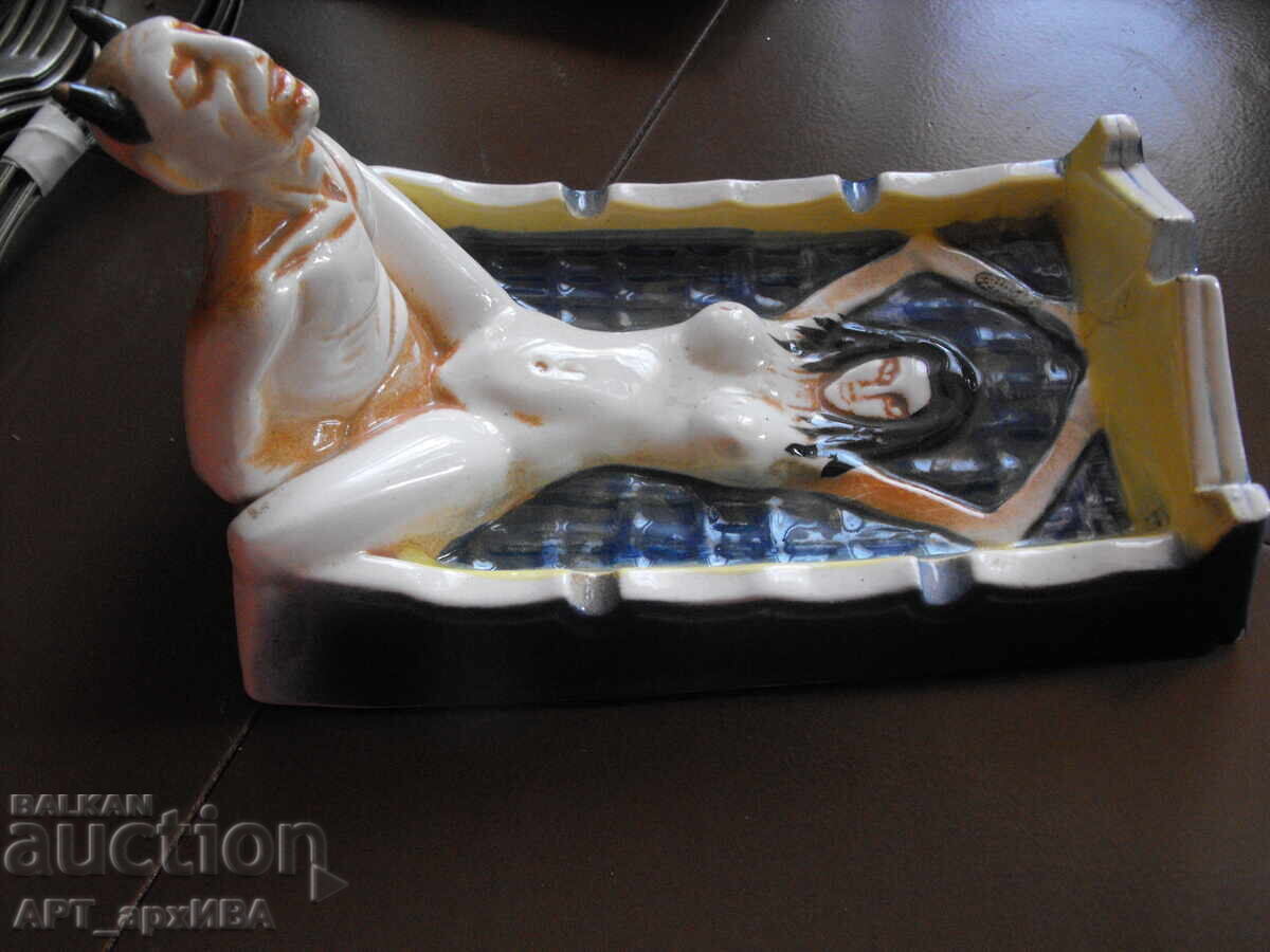 Πορσελάνινο ΣΤΑΧΤΟΔΟΧΕΙΟ, διαστάσεις: 10/20 εκ με τιμή 29.50 BGN | € 15.08