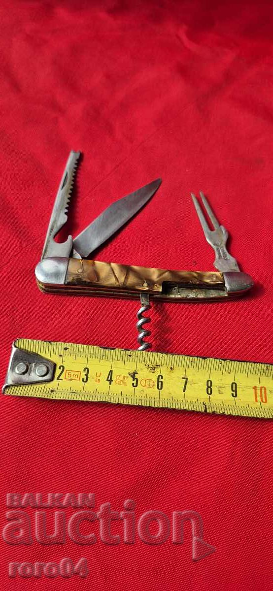 Auction POCKET KNIFE - VELIKO TARNOVO - SICKLE AND HAMMER Auction POCKET KNIFE - VELIKO TARNOVO - SICKLE AND HAMMER