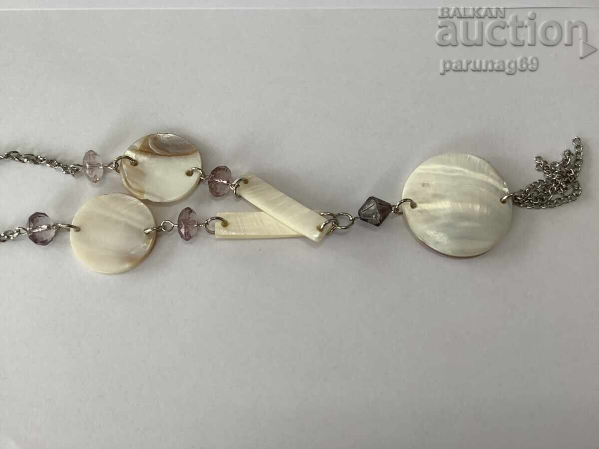 Colier - pură bijuterii sidef Etnografie cu preț 8.00 BGN | € 4.09 Colier - pură bijuterii sidef Etnografie cu preț 8.00 BGN | € 4.09