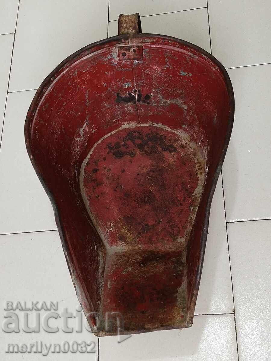 Auction  Profile bucket for hauling bulk grain materials