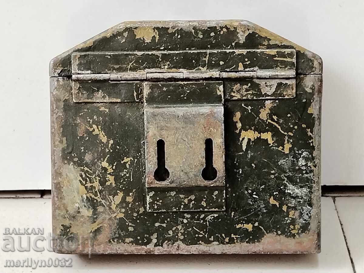 Army metal box with accumulator chest WW2 with price 69.00 BGN | € 35.28 Army metal box with accumulator chest WW2 with price 69.00 BGN | € 35.28
